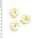 Incomparable Buttons - Daisies L101 - Card of 3
