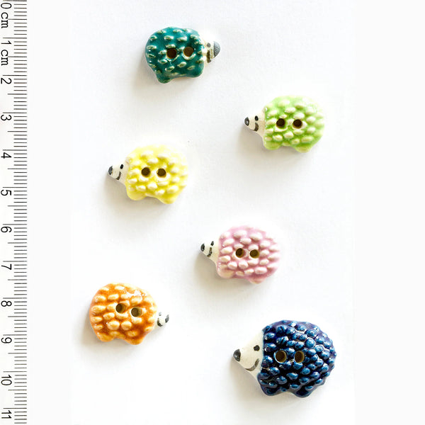 Incomparable Buttons - Assorted Hedgehogs L115 - Card of 4