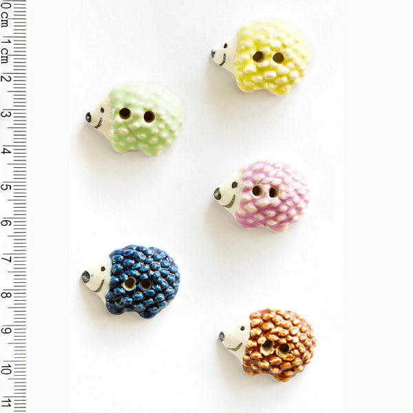 Incomparable Buttons - Large Hedgehogs L116 - Card of 4