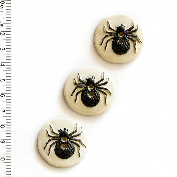 Incomparable Buttons - Round Spiders L171 - Card of 3