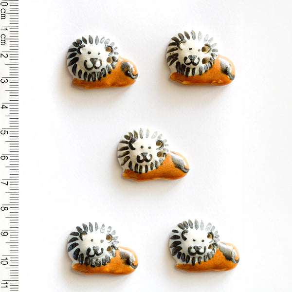 Incomparable Buttons - Lions L255 - Card of 5
