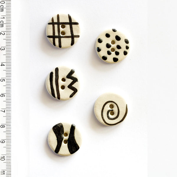 Incomparable Buttons - Round Abstract L274 - Card of 5