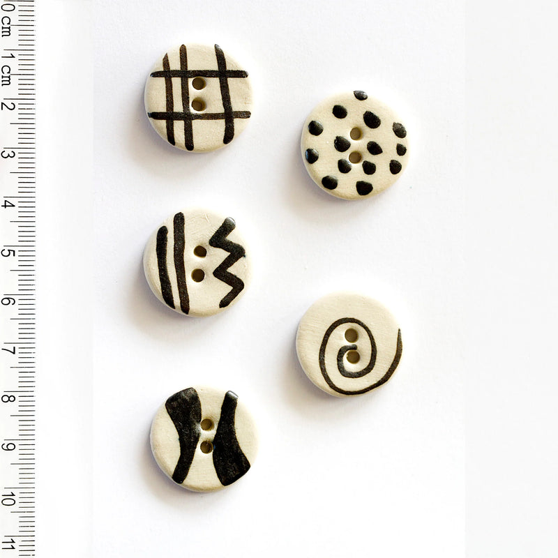 Incomparable Buttons - Round Abstract L274 - Card of 5