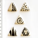 Incomparable Buttons - Black & White Triangles L277 - Card of 4