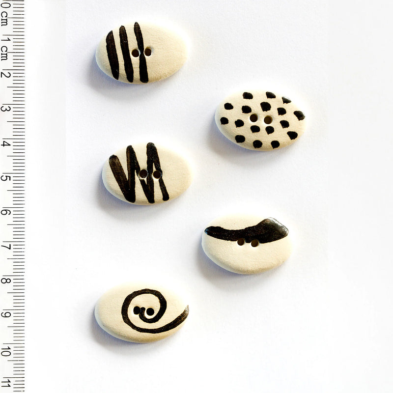 Incomparable Buttons - Black & White Large Oval L280 - Card of 5