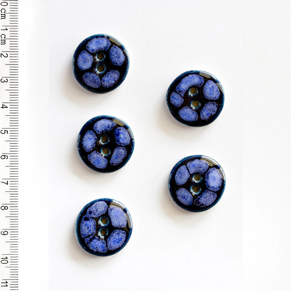 Incomparable Buttons - Blue & Black Flowers L305 - Card of 5