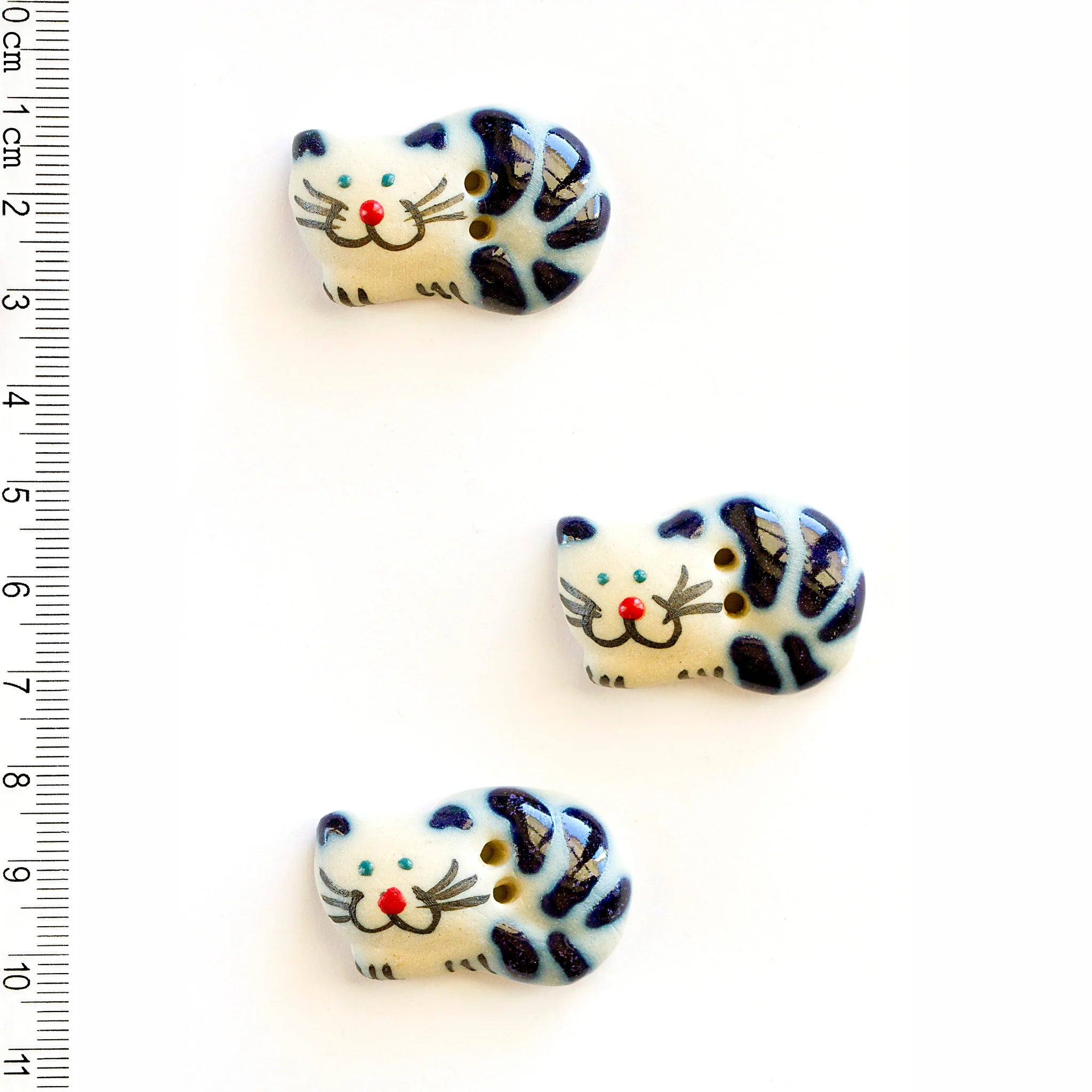 Incomparable Buttons - Curled Up Cats L031 - Card of 3