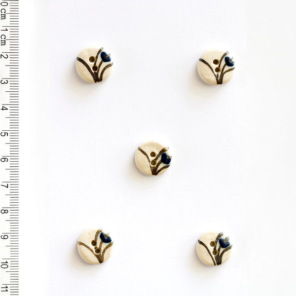 Incomparable Buttons - Small Black & White Round L312 - Card of 5
