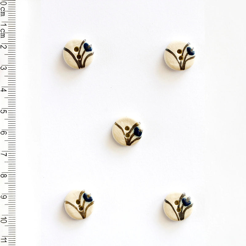 Incomparable Buttons - Small Black & White Round L312 - Card of 5