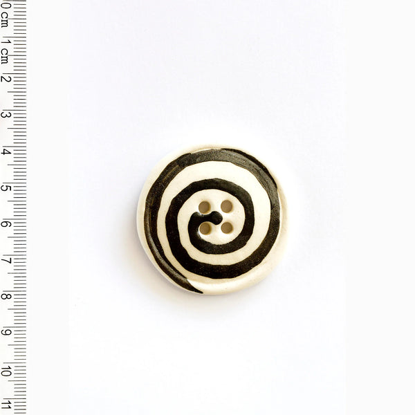 Incomparable Buttons - Large Black & White Swirl Round L335 - Card of 1