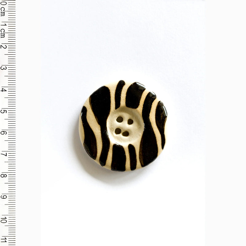 Incomparable Buttons - Large Round Black & White L336 - Card of 1