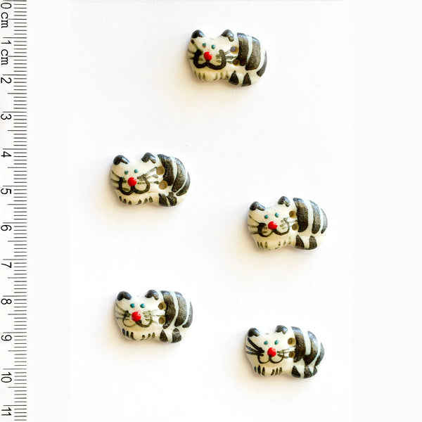 Incomparable Buttons - Black & White Sitting Cats - Card of 5