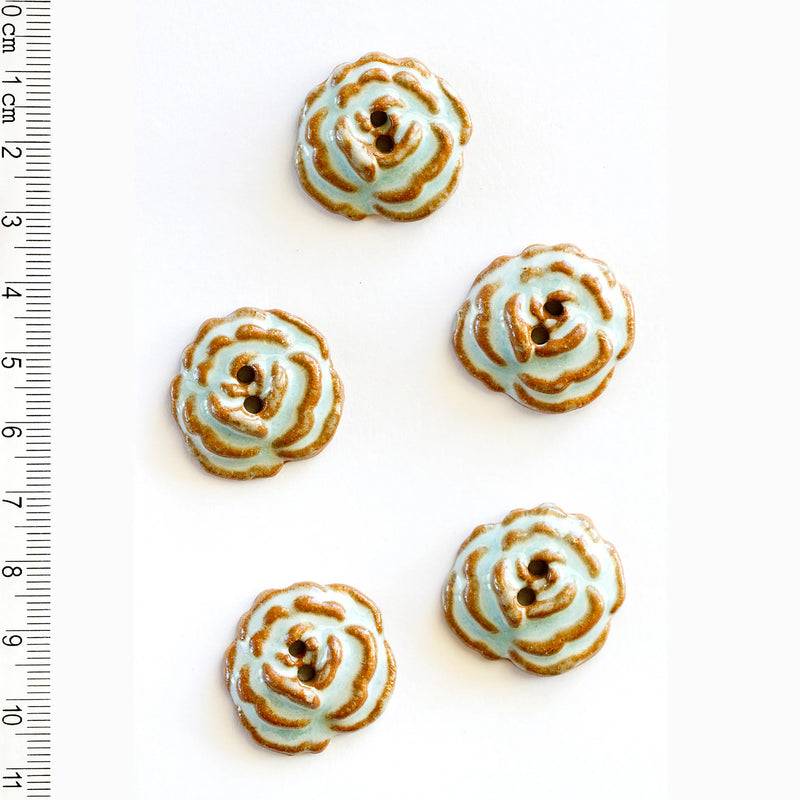 Incomparable Buttons - Fawn & Aqua Flowers L367 - Card of 5