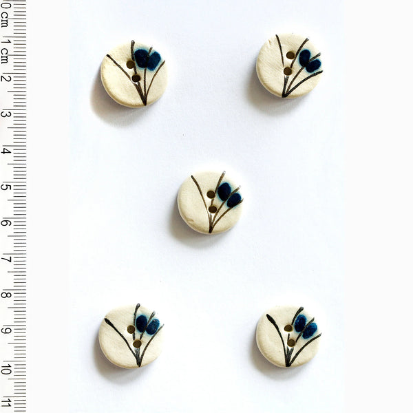 Incomparable Buttons - Navy Flowers Round L533 - Card of 5
