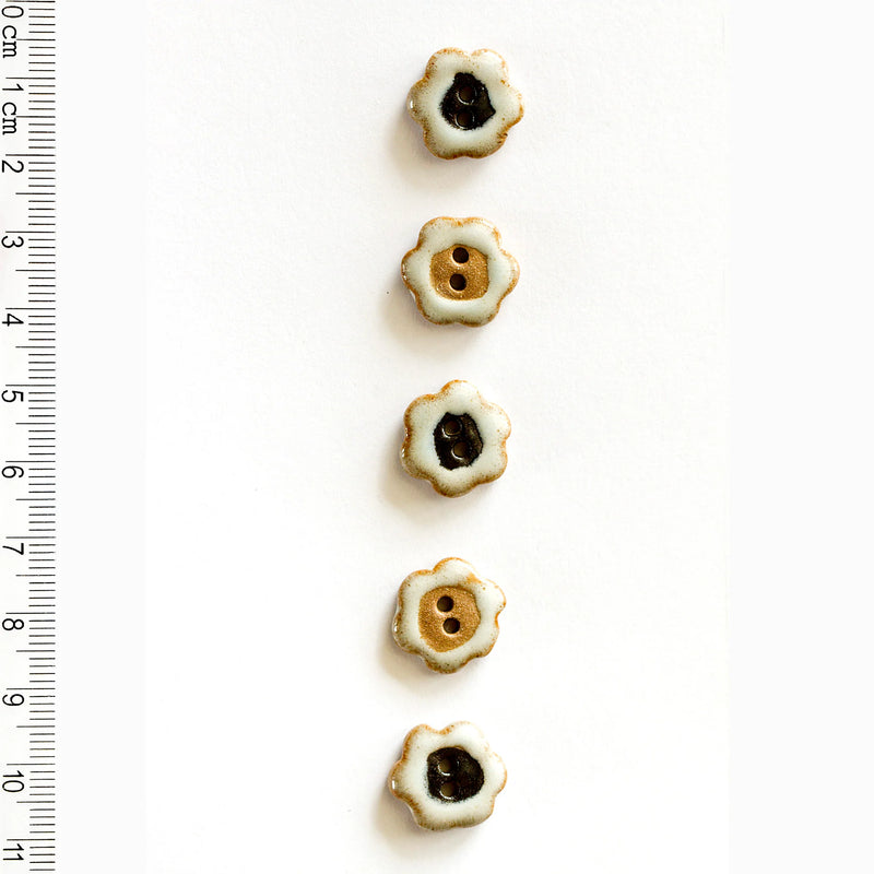 Incomparable Buttons - Blue Flowers L564 - Card of 5