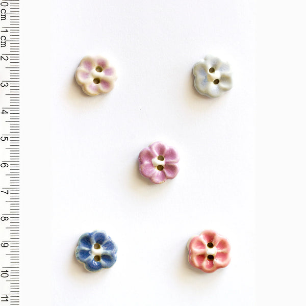Incomparable Buttons - Medium Multi Flowers L572 - Card of 5
