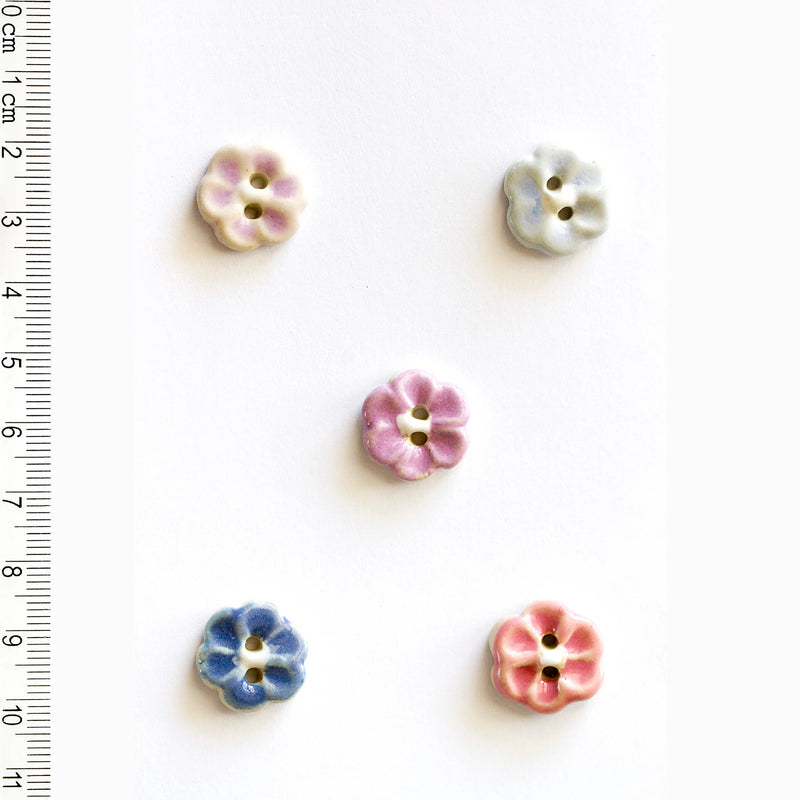 Incomparable Buttons - Medium Multi Flowers L572 - Card of 5
