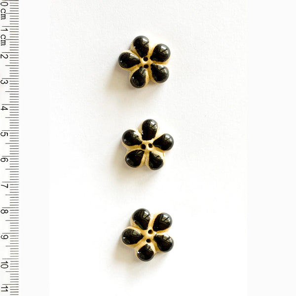 Incomparable Buttons - Black Flowers L594 - Card of 3