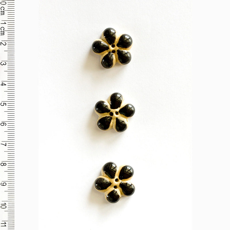 Incomparable Buttons - Black Flowers L594 - Card of 3